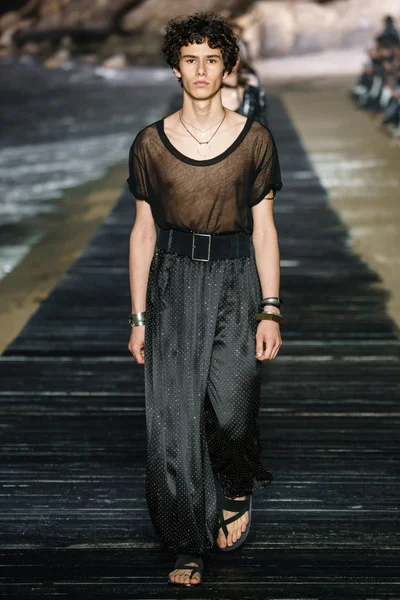 Look 75